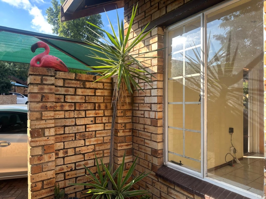 2 Bedroom Property for Sale in Safari Gardens North West